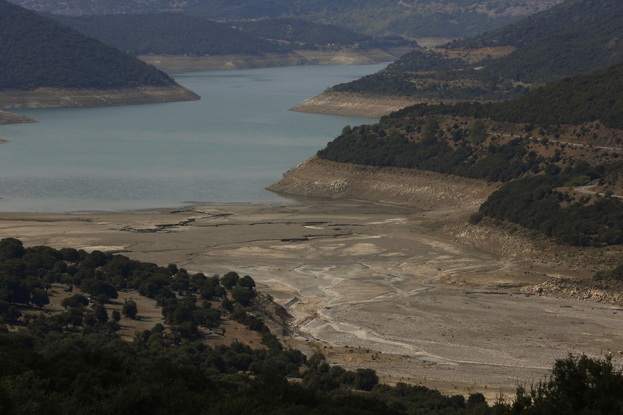 Ο εφιάλτης της λειψυδρίας πάνω από την Αττική: Πέφτει η στάθμη στον Μόρνο - Αναδύονται τα βυθισμένα σπίτια