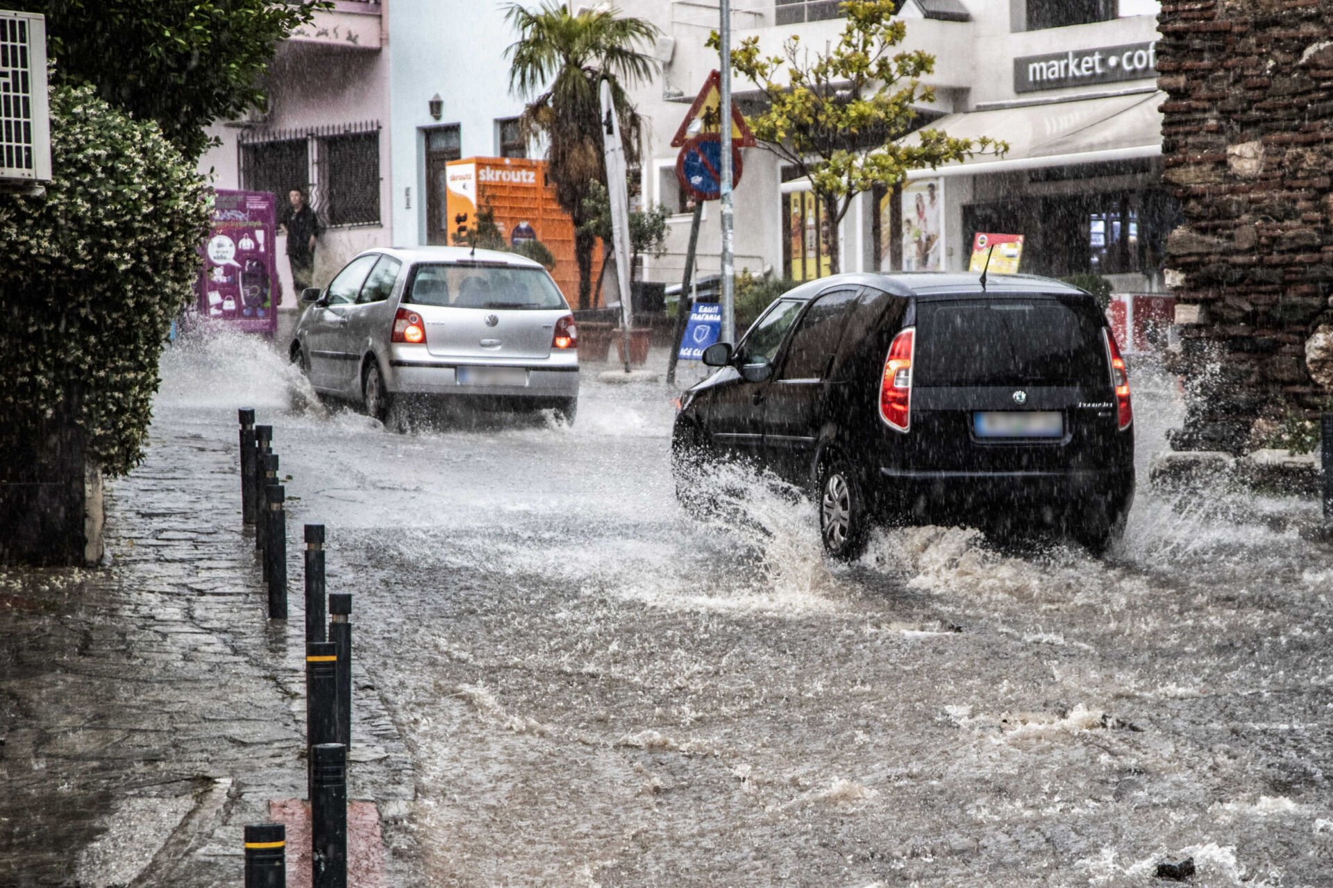 Βροχές και καταιγίδες τις επόμενες ώρες σε πολλές περιοχές της χώρας - Πού έπεσε ο μεγαλύτερος όγκος νερού στην Αττική