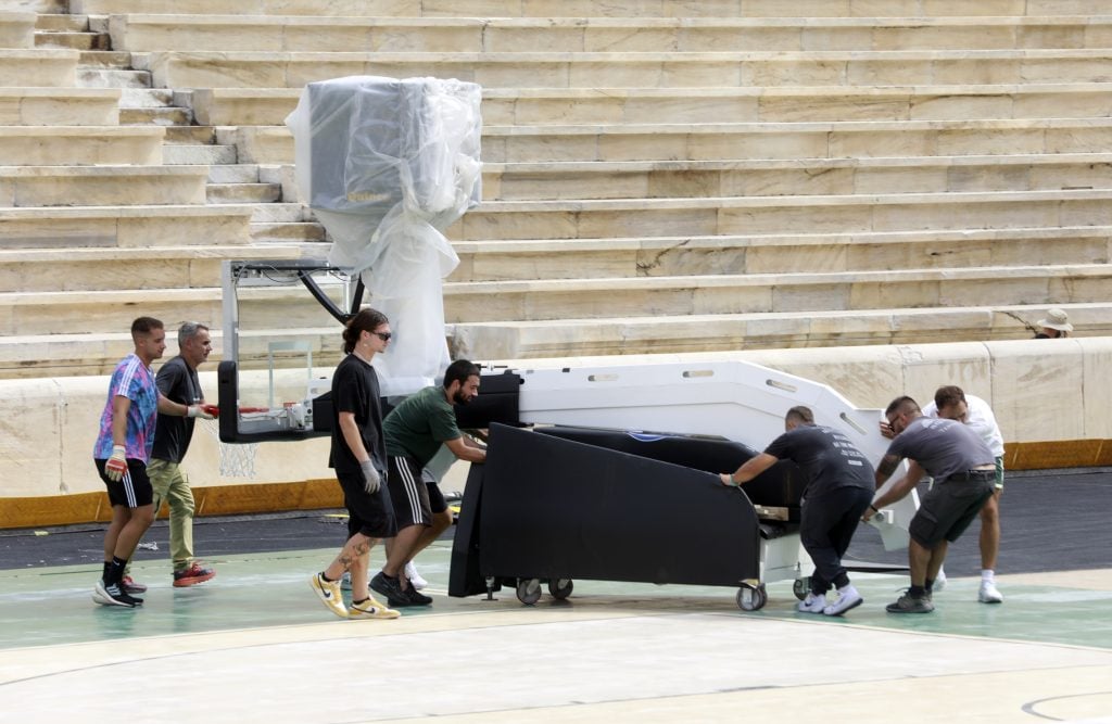 Η μετατροπή του Παναθηναϊκού Σταδίου σε γήπεδο μπάσκετ (ΦΩΤΟρεπορτάζ)