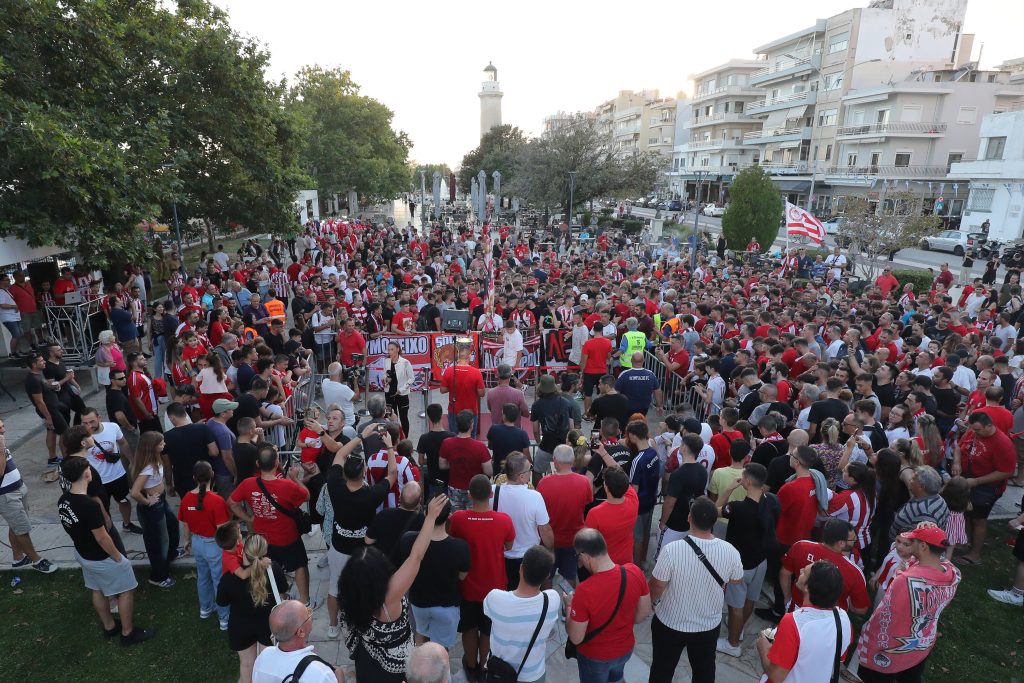 «Πανδαιμόνιο» στην Αλεξανδρούπολη για το τρόπαιο του Conference League (video)