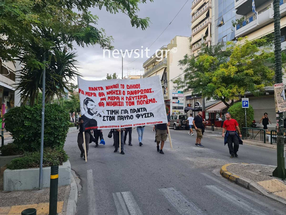 Παύλος Φύσσας: Αντιφασιστική πορεία 11 χρόνια από τη δολοφονία του – Φωτογραφίες από την εκδήλωση μνήμης