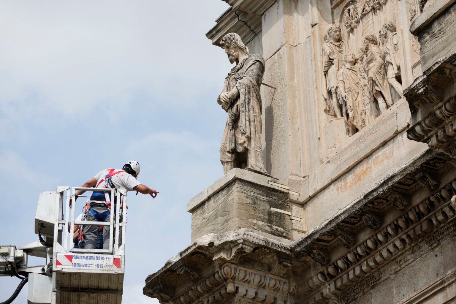 Η Αψίδα του Κωνσταντίνου και το μετρό της Ρώμης επλήγησαν από πρωτοφανή καταιγίδα