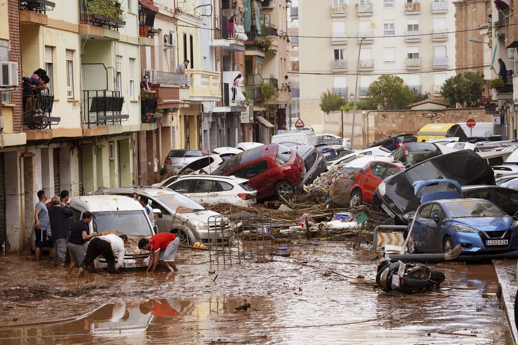 Εικόνες Αποκάλυψης στην Ισπανία: 64 νεκροί, πλημμυρισμένα σπίτια και δρόμοι – Σε απόγνωση κάτοικοι και Αρχές