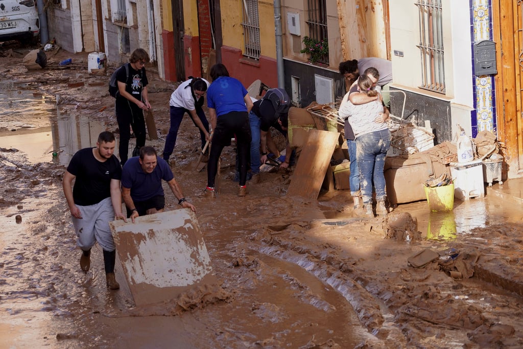 Βαλένθια: Οδοιπορικό στις πληγείσες περιοχές από την «καταιγίδα του αιώνα» – Δραματική αύξηση των νεκρών