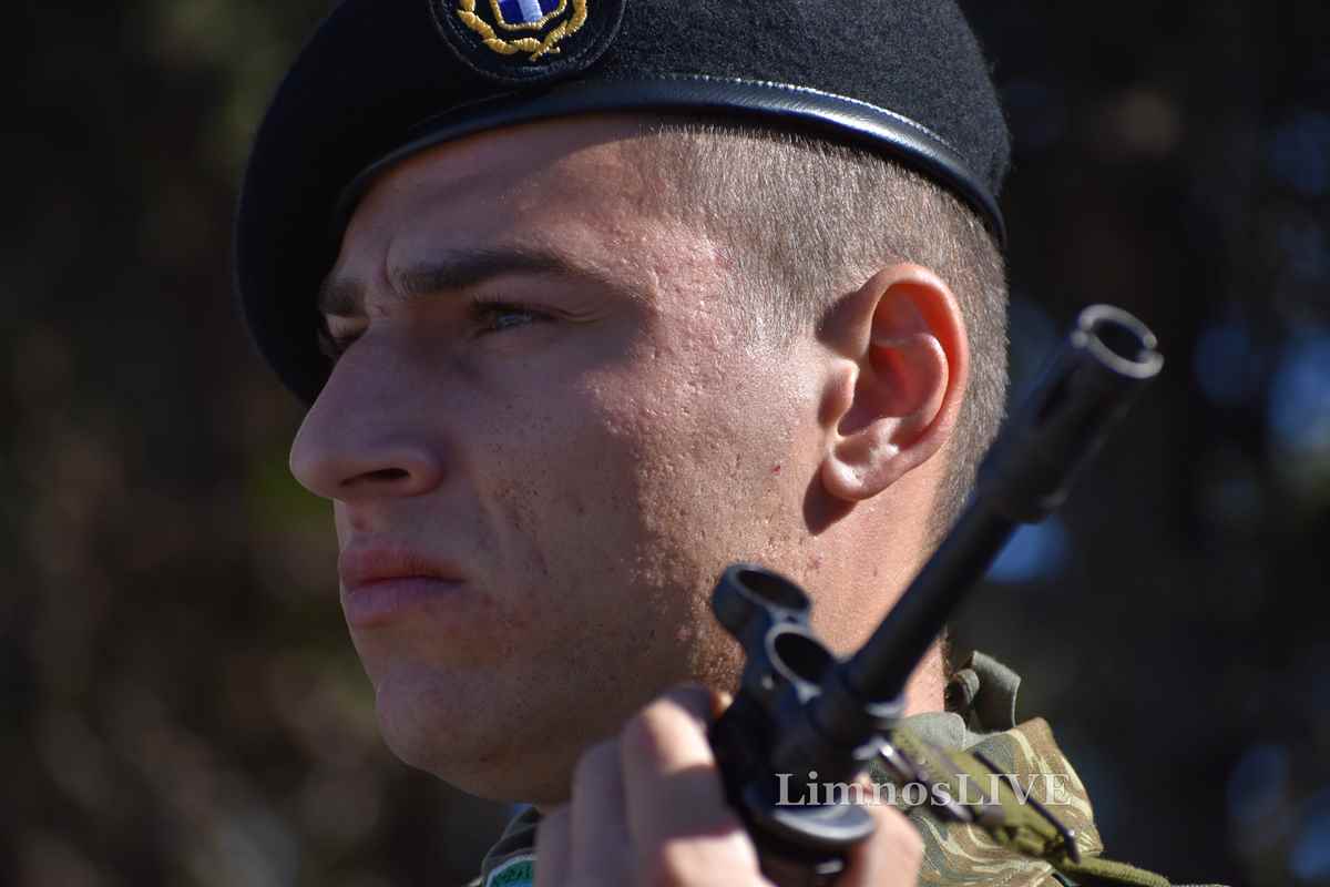 Με υπερηφάνεια και συγκίνηση η στρατιωτική παρέλαση της 28ης Οκτωβρίου στη Λήμνο - Εντυπωσιακές εικόνες