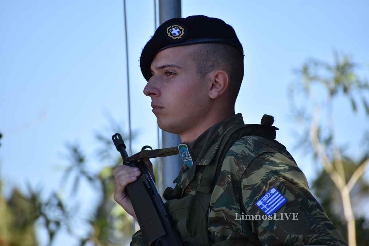 Με υπερηφάνεια και συγκίνηση η στρατιωτική παρέλαση της 28ης Οκτωβρίου στη Λήμνο - Εντυπωσιακές εικόνες