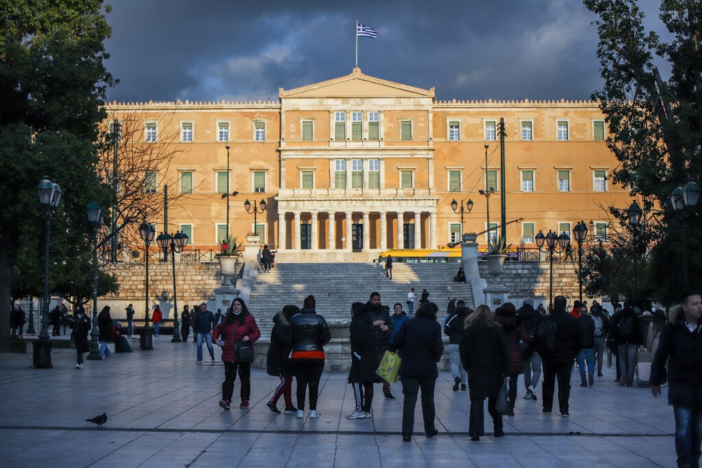 Πρόγραμμα κατάρτισης και απασχόλησης για 10.000 ευάλωτους πολίτες – Κατάρτιση με αμοιβή 400 ευρώ και μηνιαίο μισθό 1.118 ευρώ