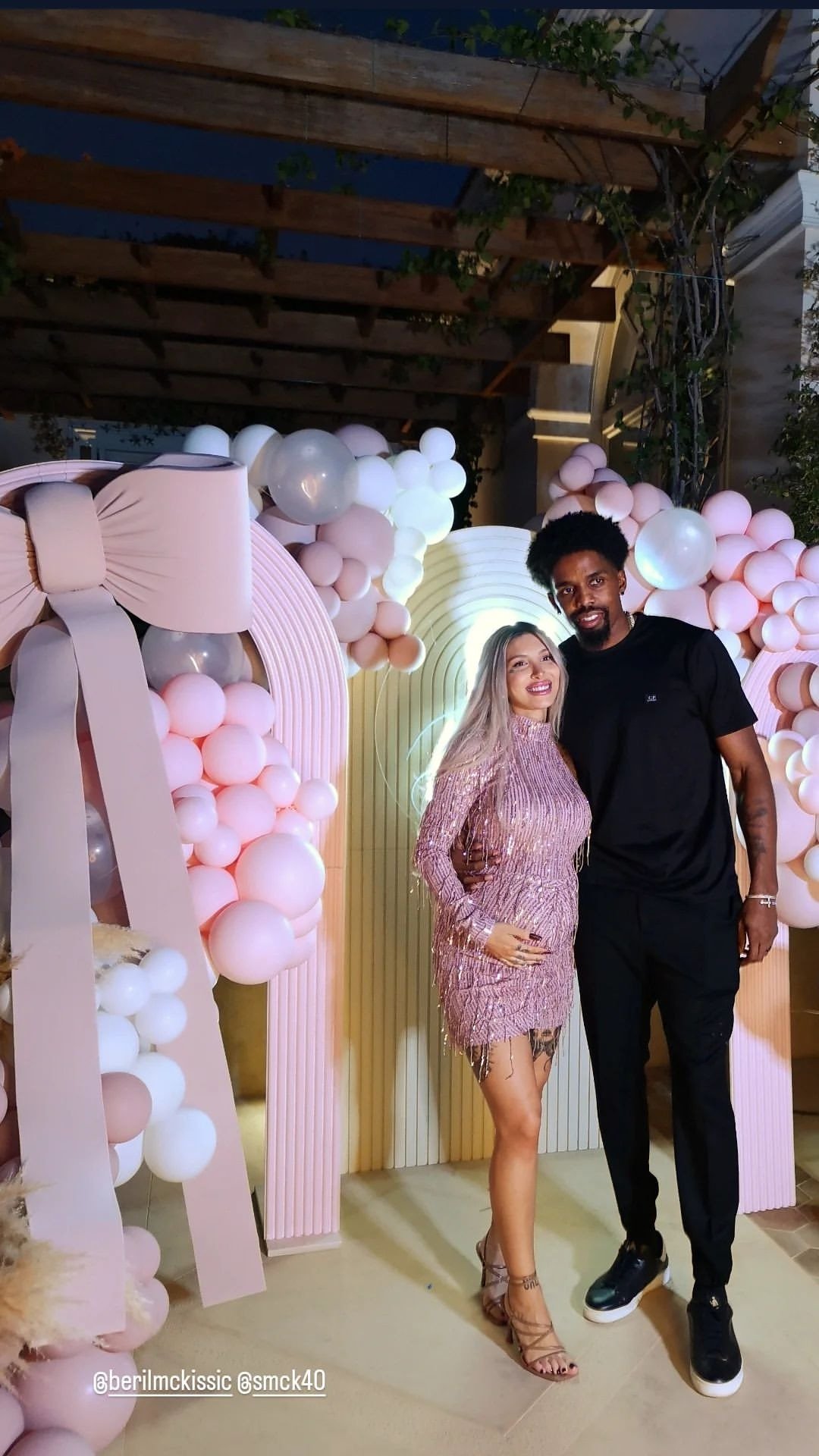 Σακίλ ΜακΚίσικ: Η υπερπαραγωγή baby shower του παίκτη του Ολυμπιακού με την αγαπημένη του, Μπέριλ ΜακΚίσικ