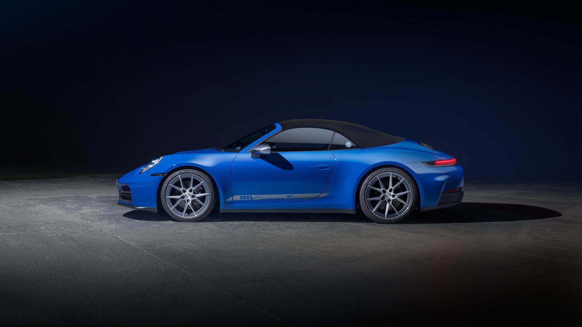 Porsche: Η νέα 911 Carrera T coupe και cabriolet