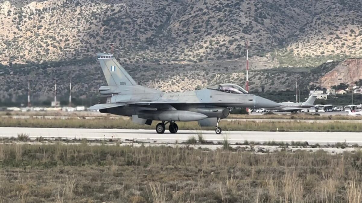 F-16 Viper: Με 30 αεροσκάφη στο οπλοστάσιό της η Πολεμική Αεροπορία στέλνει «σήμα κυριαρχίας» στο Αιγαίο