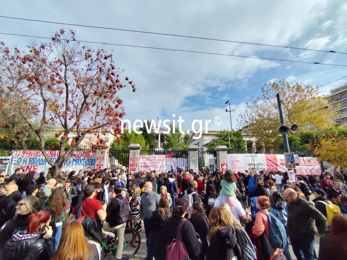 Η εκτεταμένη και ειρηνική διαδήλωση στην Αθήνα για την 51η επέτειο της εξέγερσης του Πολυτεχνείου