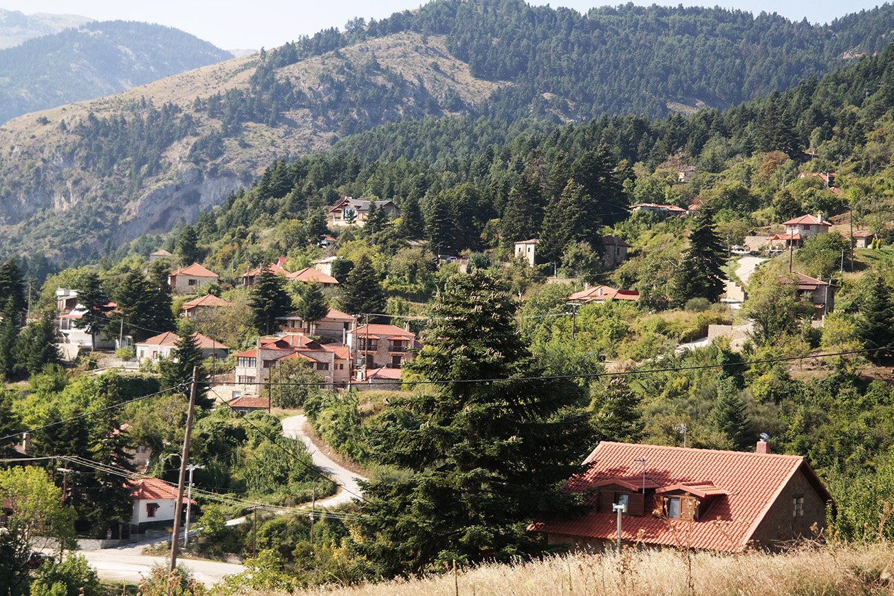 Τρίκαλα Κορινθίας: Εξερεύνηση στα αξιοθέατα των πανέμορφων συνοικιών 