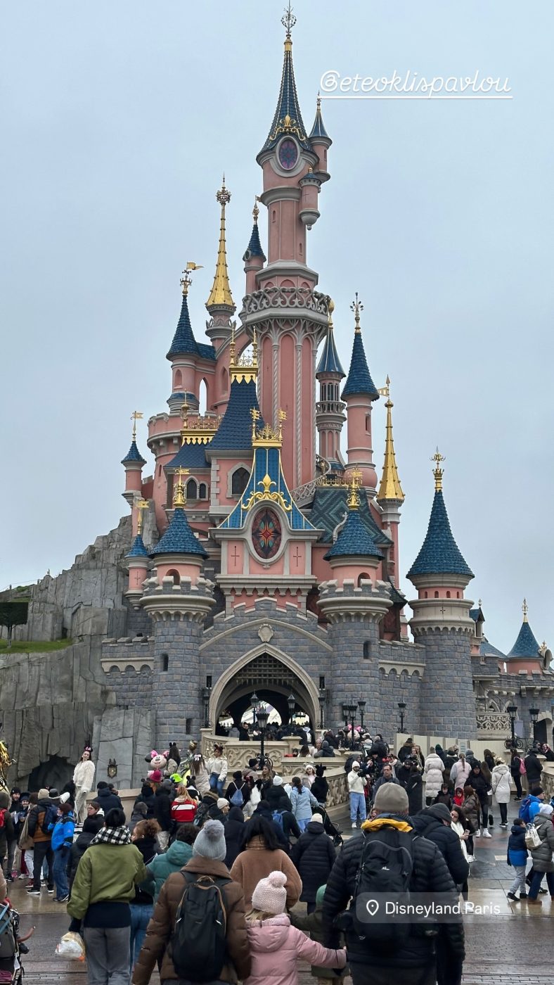 Ελένη Χατζίδου – Ετεοκλής Παύλου: Στην Disneyland του Παρισίου με την κόρη τους Μελίτα – Φωτογραφίες