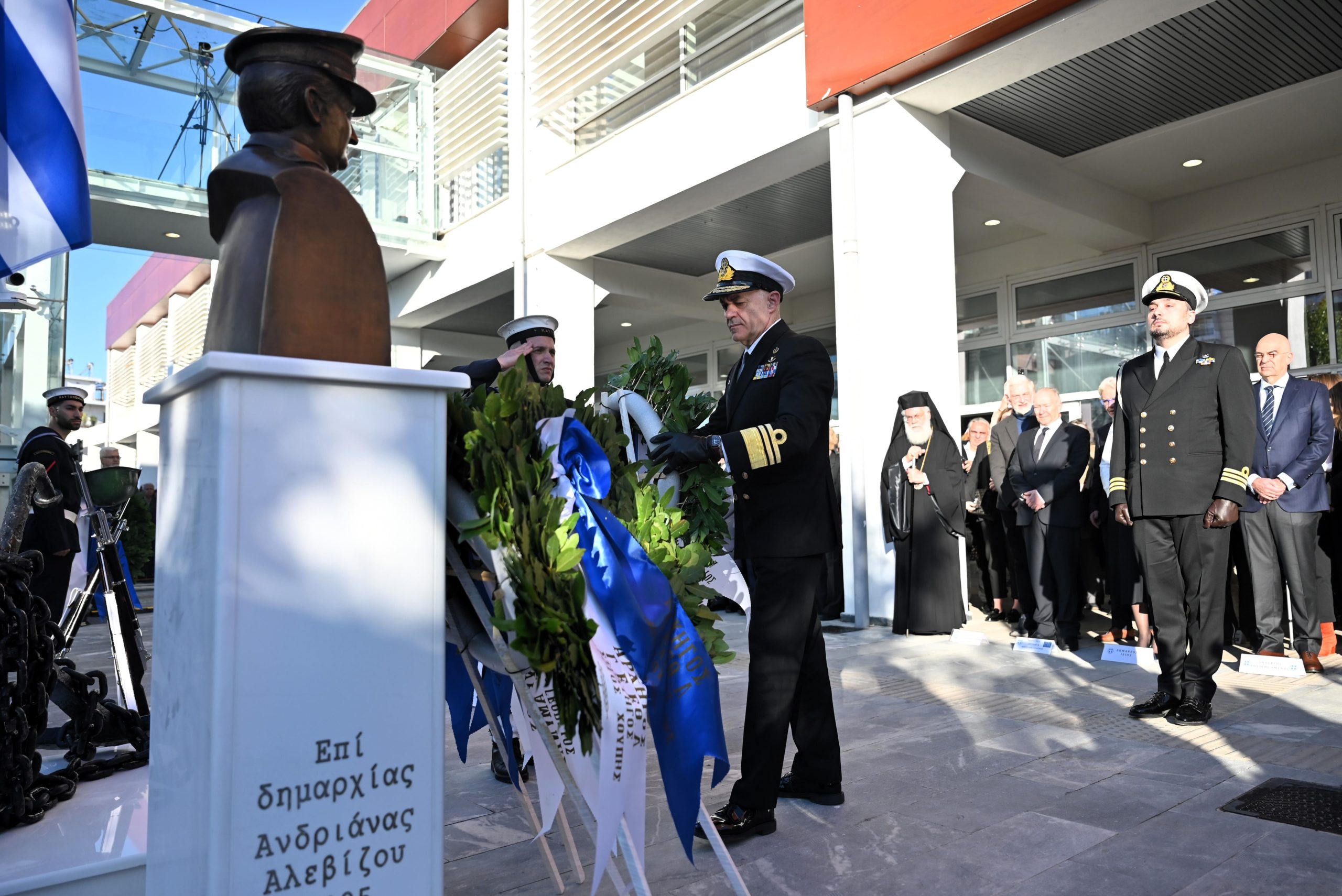 Ο Νίκος Δένδιας στα αποκαλυπτήρια της προτομής του Έκτορα Γιαλοψού – Δείτε φωτογραφίες και βίντεο