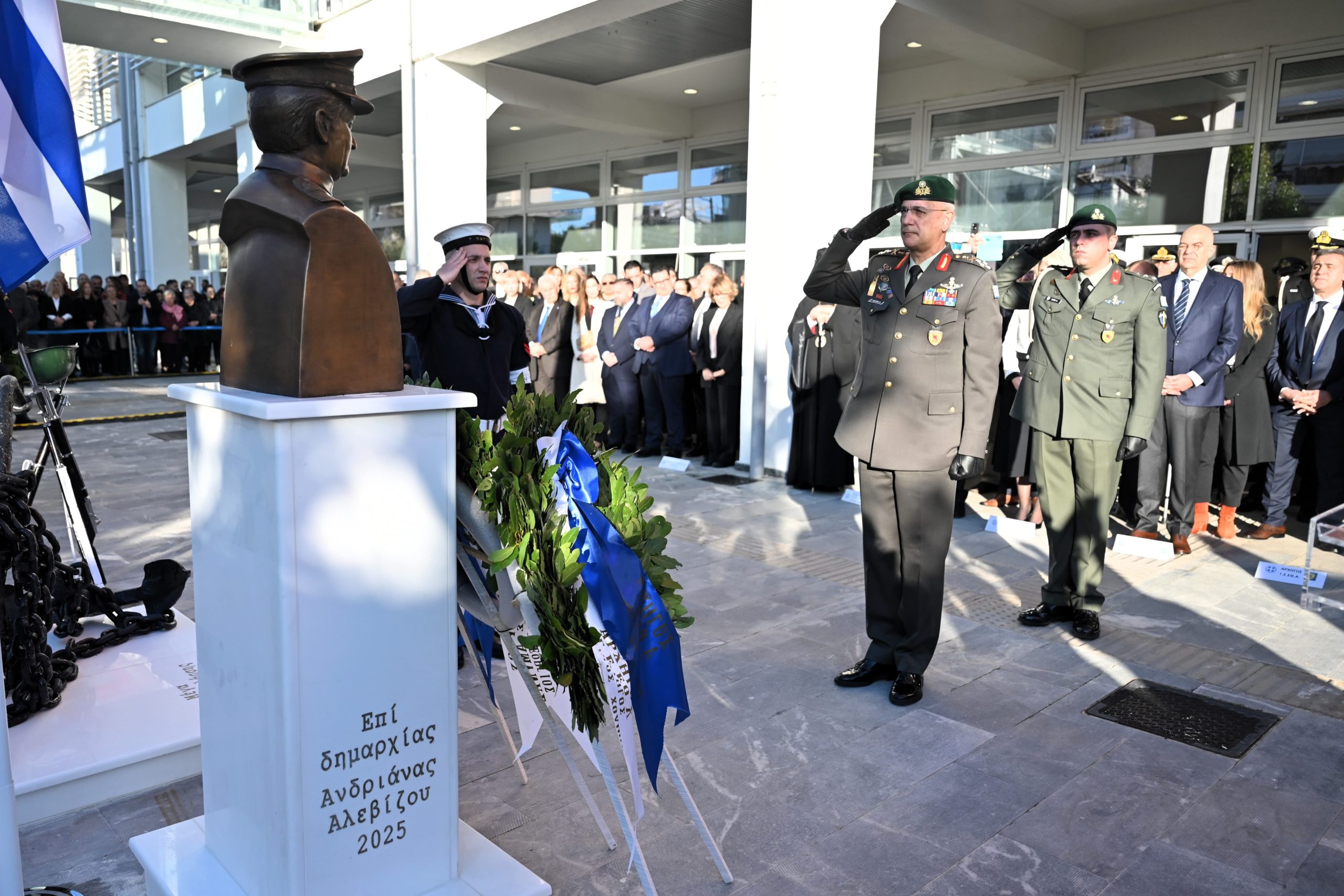 Ο Νίκος Δένδιας στα αποκαλυπτήρια της προτομής του Έκτορα Γιαλοψού – Δείτε φωτογραφίες και βίντεο