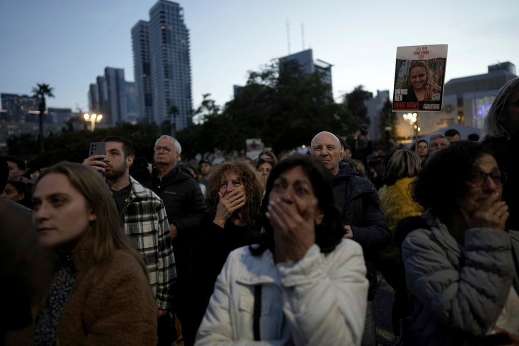 Γάζα: Απελευθερώθηκαν μετά από 471 ημέρες οι πρώτοι όμηροι – Μεταφέρθηκαν σε νοσοκομείο για εξετάσεις