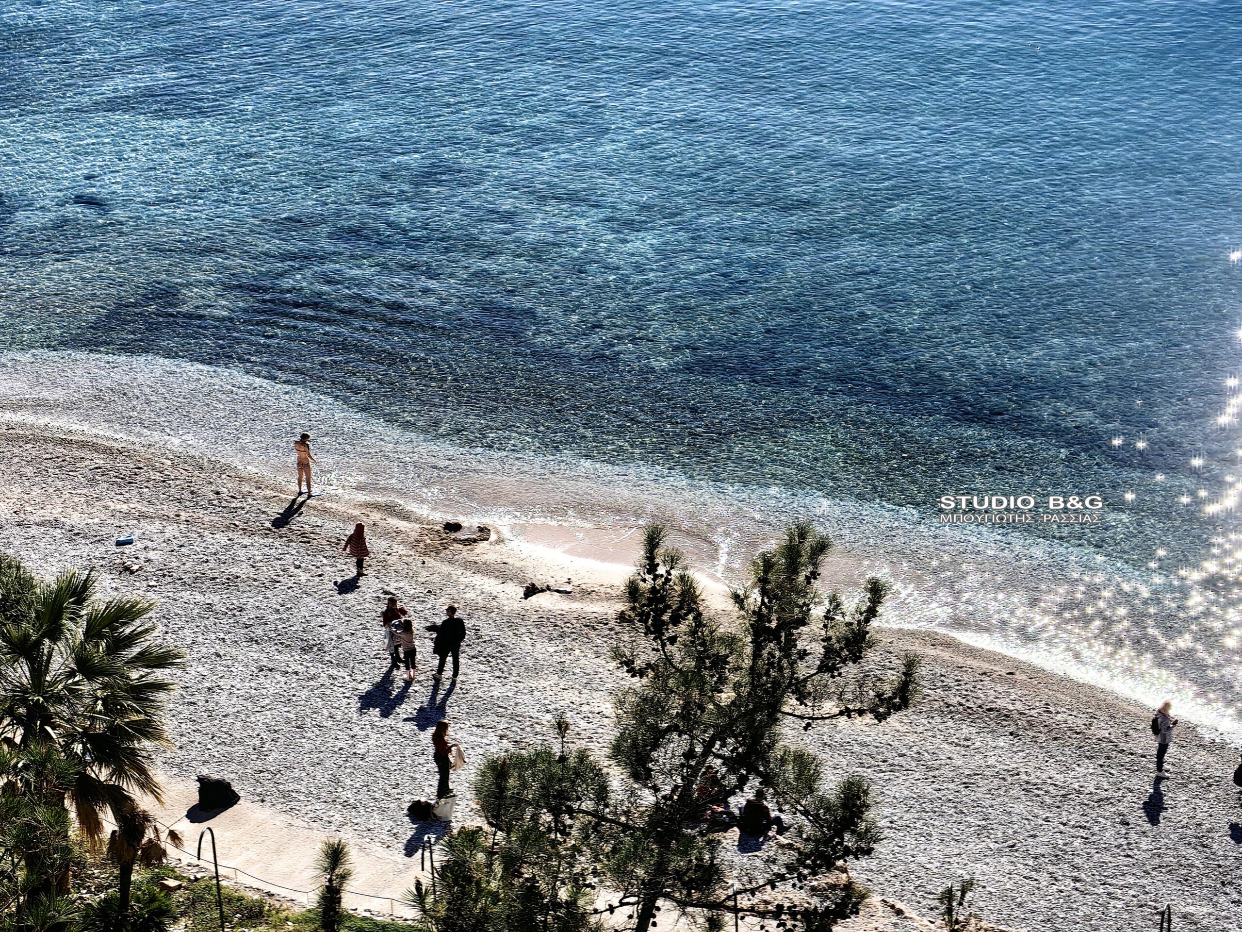 Πρωτοχρονιά με θαλάσσιο μπάνιο στο Ναύπλιο και στην Πάτρα