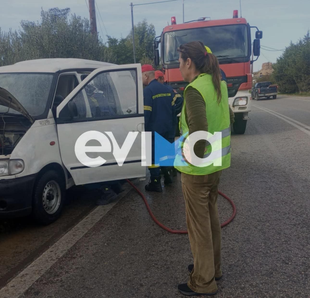 Εύβοια: Όχημα τυλίχτηκε στις φλόγες εν κινήσει – Σώθηκε από θαύμα ο οδηγός