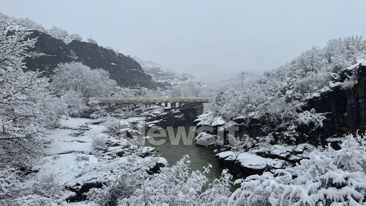 Γρεβενά: Ειδυλλιακή θέα από τα χιόνια στον ποταμό Βενέτικο – Αξιοθαύμαστες εικόνες από τα Μετέωρα