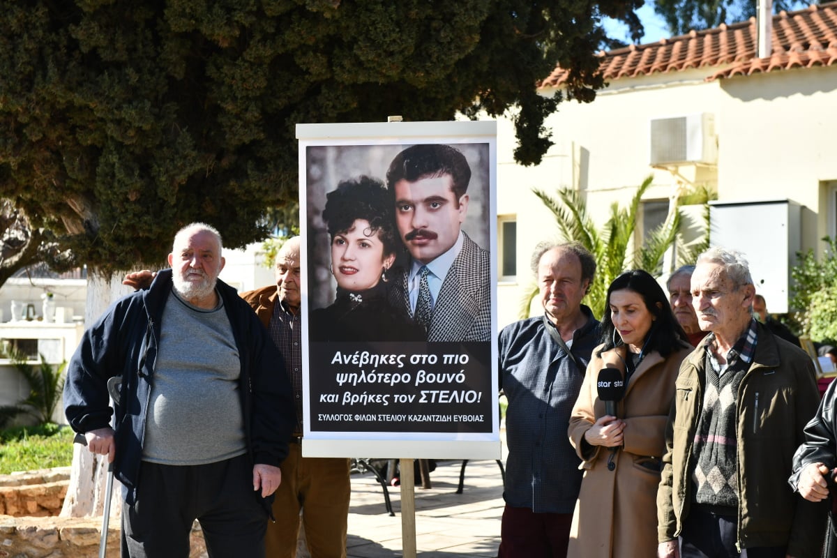 Κηδεία Καίτης Γκρέυ: Πολυάριθμοι παρευρισκόμενοι στο τελευταίο «αντίο»