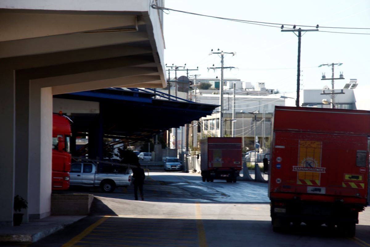 Από τη Σαντορίνη στην απαγωγή και τη φωτιά του εργοστασίου – Ο «καταραμένος» Γενάρης για την οικογένεια Καραμολέγκου