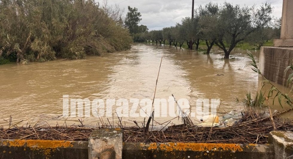 Ζάκυνθος: Ποτάμια οι δρόμοι σε Λαγανά, Λυκούδι, Αλυκές – Πλημμύρισε η παλαιά βιβλιοθήκη του νησιού