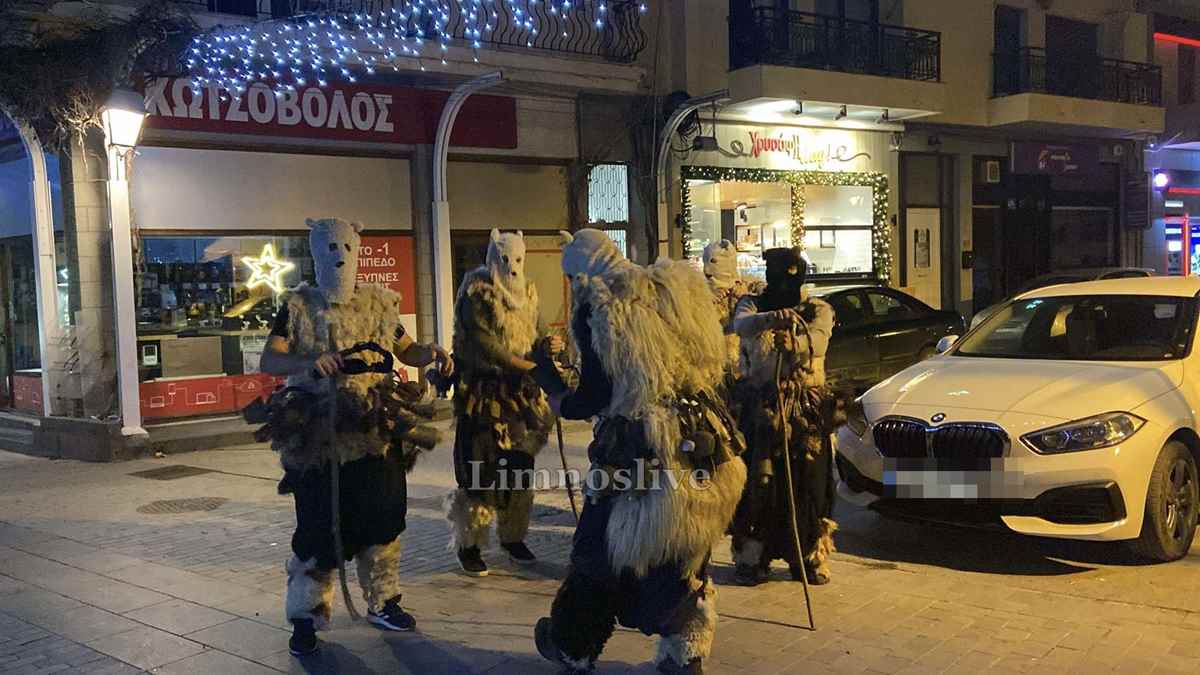 Λήμνος: Οι «Μπατατσούδες» αντέτειναν κόσμο με κουδούνια και ραβδιά – Το αρχαίο έθιμο της Παραμονής των Φώτων