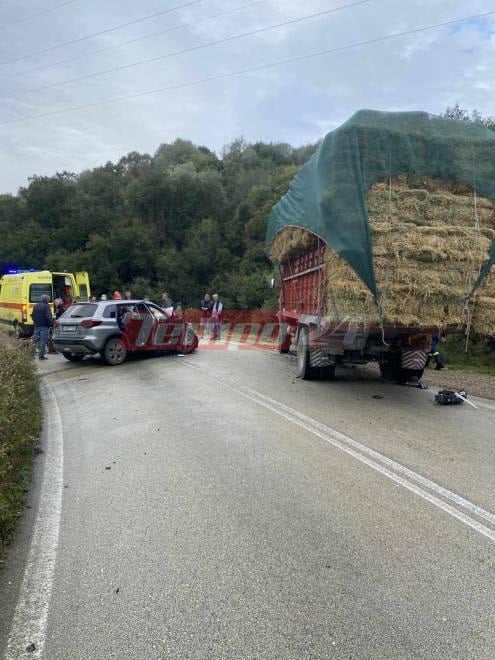 Αχαϊα: Έντονη σύγκρουση με φορτηγό στην Τριταία – Σοβαρές ζημιές αυτοκινήτου, επιχείρηση απεγκλωβισμού του οδηγού