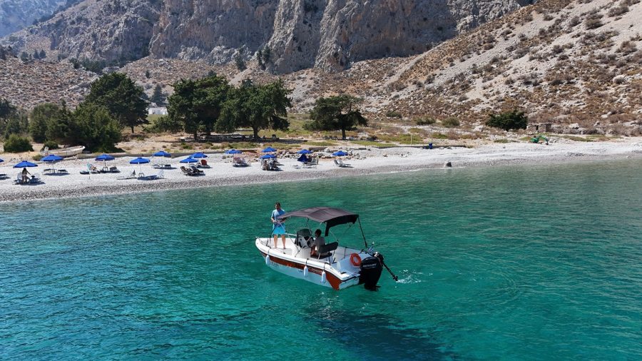 Happy Traveller: Ο Ευτύχης εξερευνά την πανέμορφη Σύμη