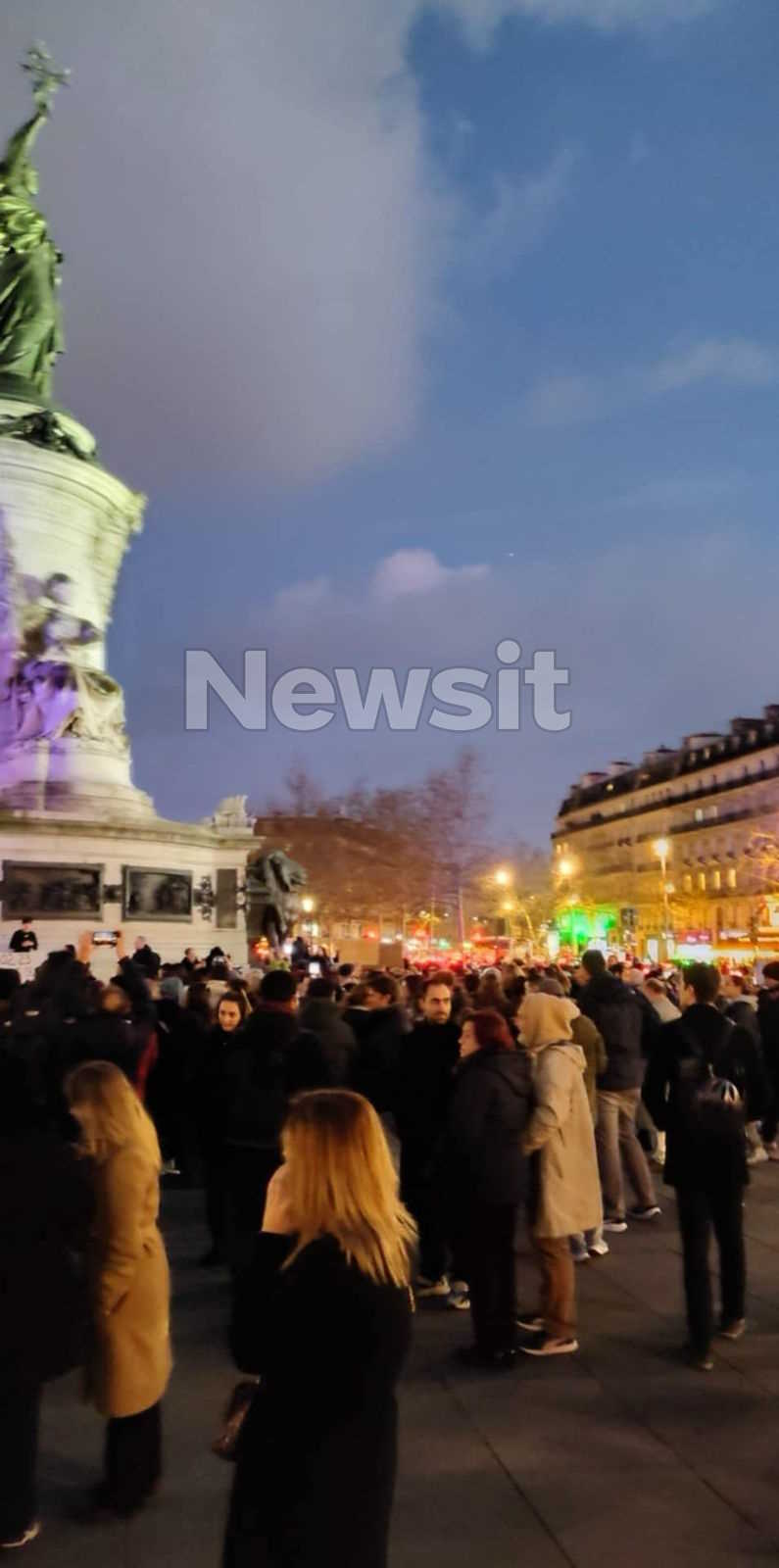 Τέμπη: Συλλαλητήριο και στο Παρίσι για τα δύο χρόνια από τη σιδηροδρομική τραγωδία – «Δεν έχω οξυγόνο»