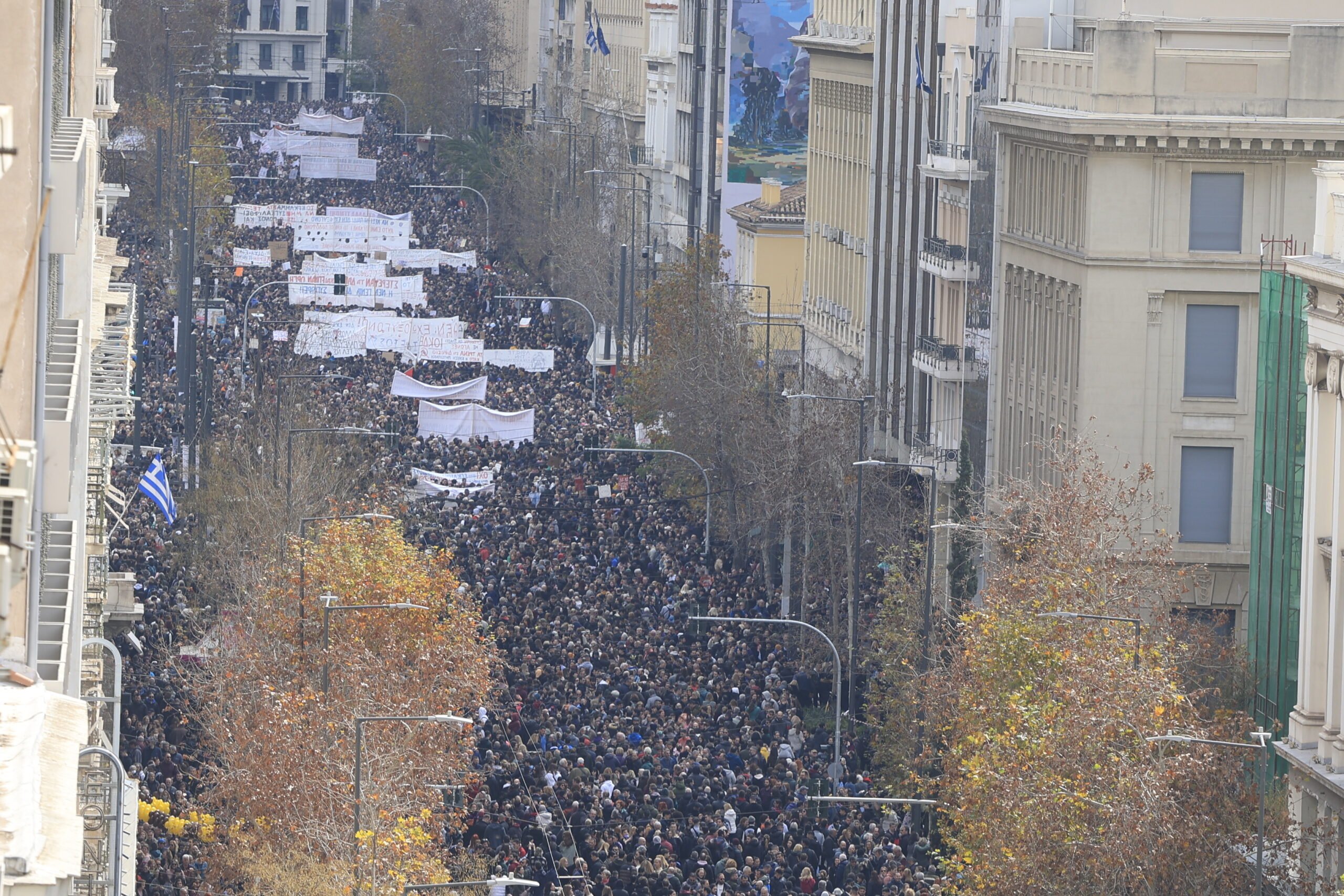 Τέμπη: Μεγαλειώδεις και ειρηνικές διαδηλώσεις σε όλη την Ελλάδα