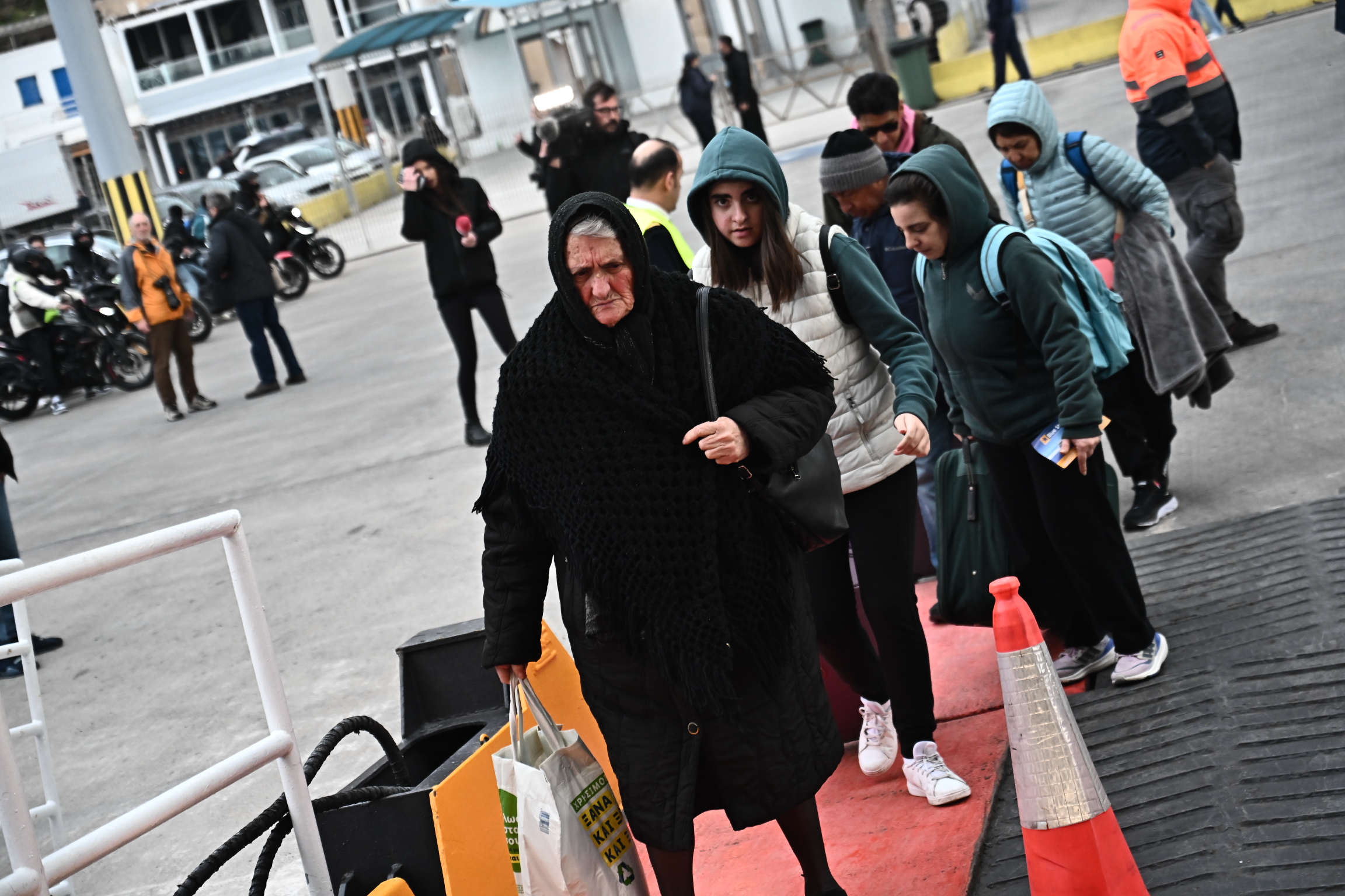 Σεισμοί στη Σαντορίνη: Η μεγάλη απομάκρυνση – Ξεριζωμός για τους κατοίκους του νησιού που «χορεύουν» με τα ρίχτερ