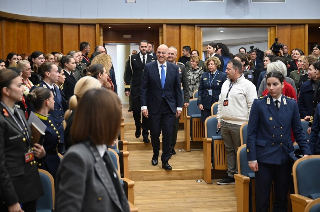 Δένδιας: Η εθελούσια στράτευση γυναικών εμπεριέχεται στην «Ατζέντα 2030»