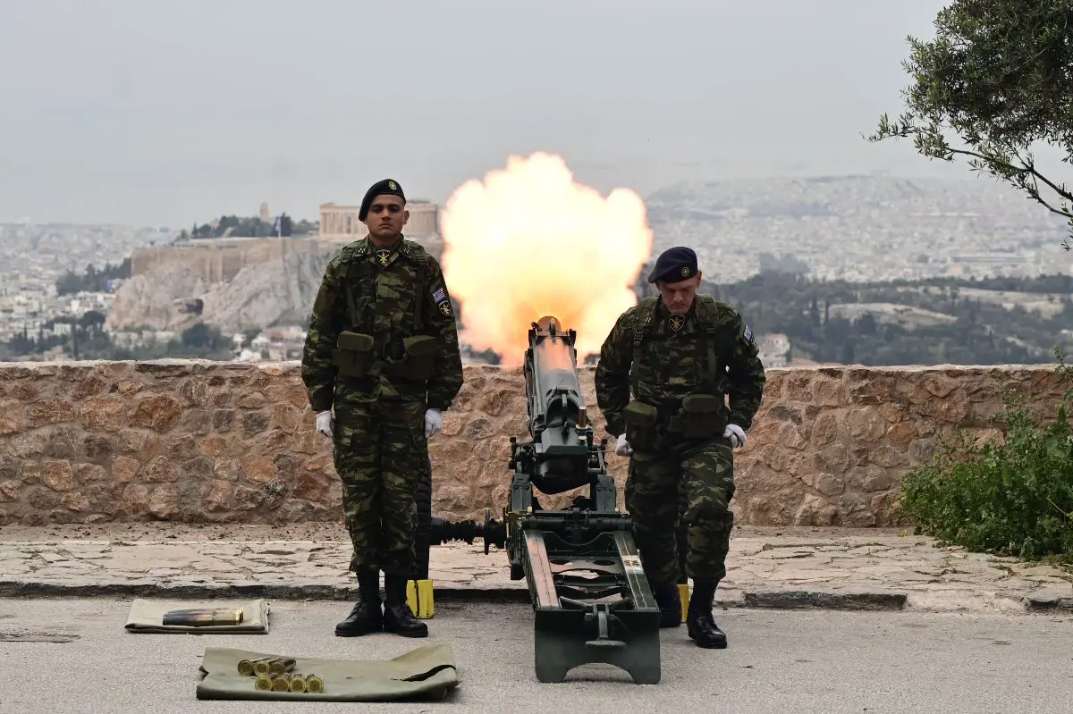 Οι κανονιές στον Λυκαβηττό για την 25η Μαρτίου