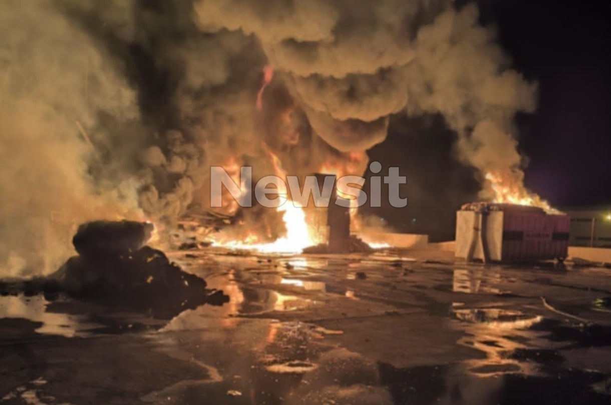 Φωτιά σε εργοστάσιο στη Ριτσώνα