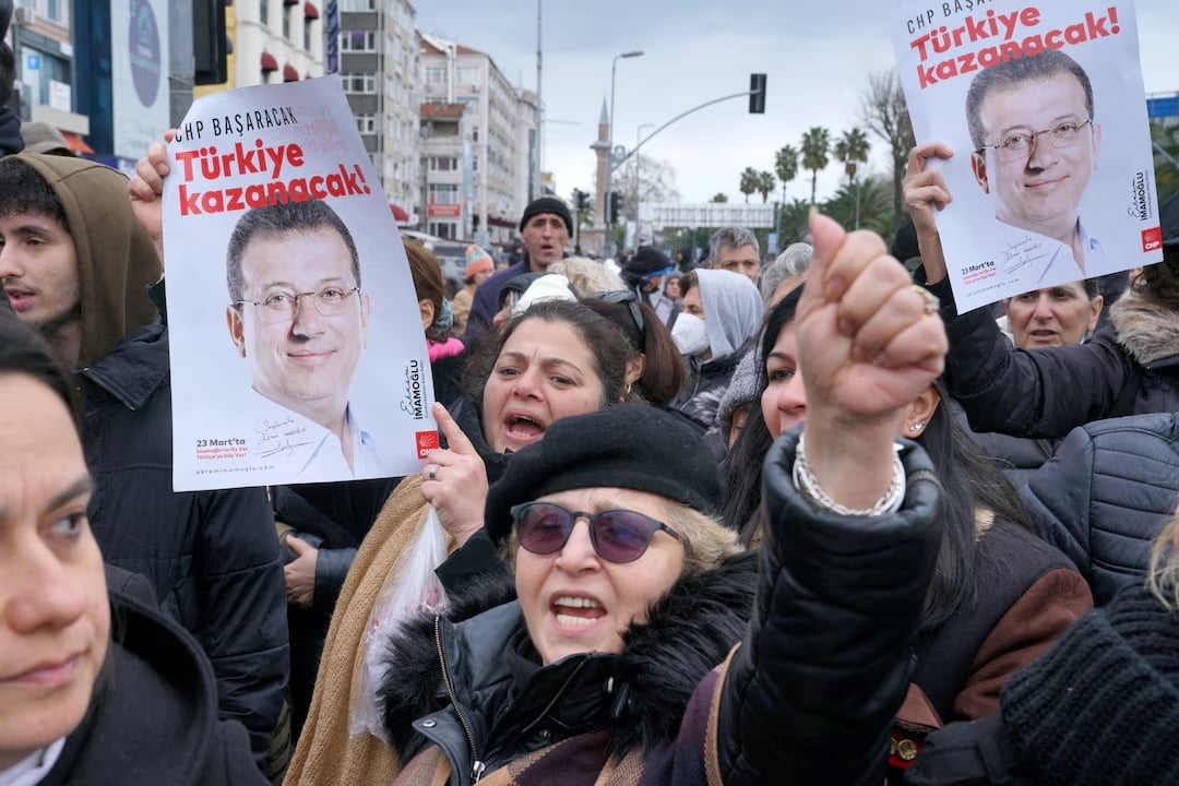 Εκρέμ Ιμάμογλου: Ο πολιτικός που αποκάλυψε τον φόβο του Ερντογάν για το μέλλον του – Το χρονικό της σύλληψης του δημάρχου Κωνσταντινούπολης