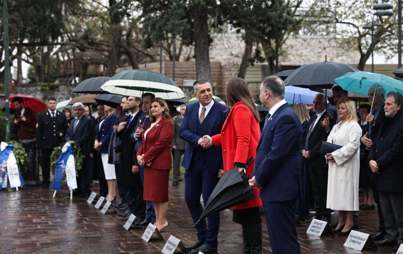 Κωνσταντοπούλου: Δεν έκατσε στην εξέδρα με τους επισήμους στην παρέλαση στη Λάρισα