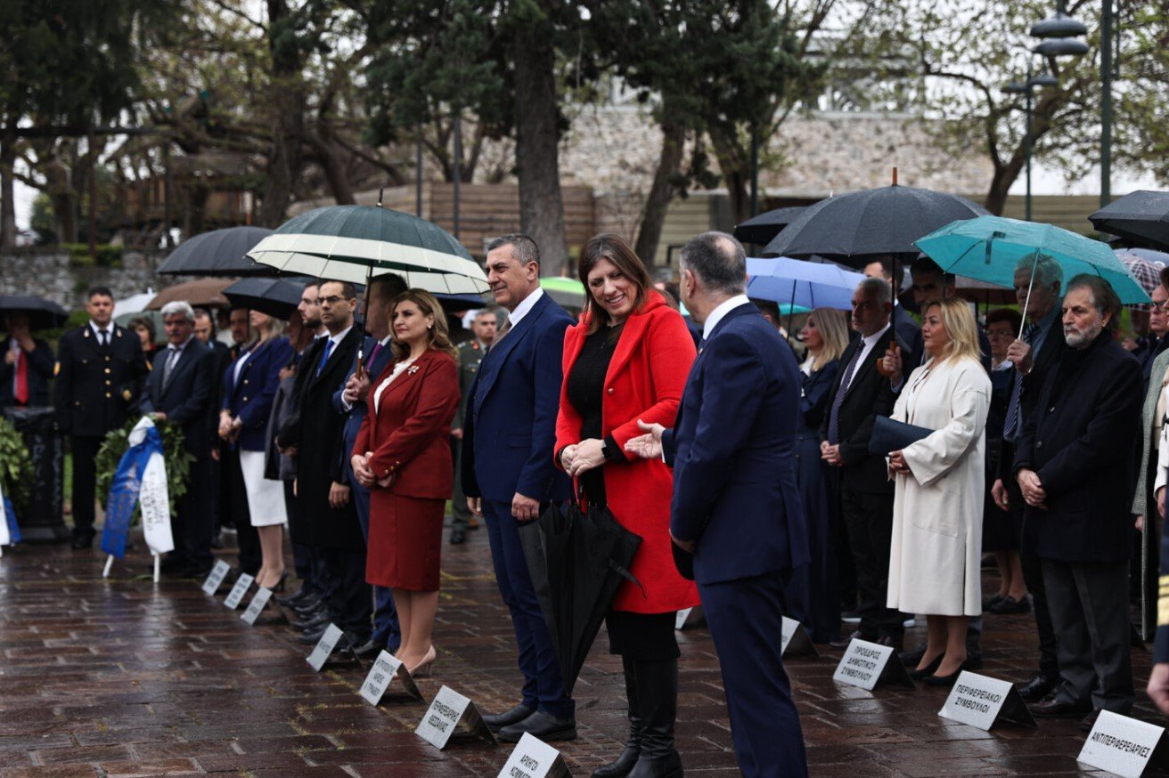 Κωνσταντοπούλου: Δεν έκατσε στην εξέδρα με τους επισήμους στην παρέλαση στη Λάρισα