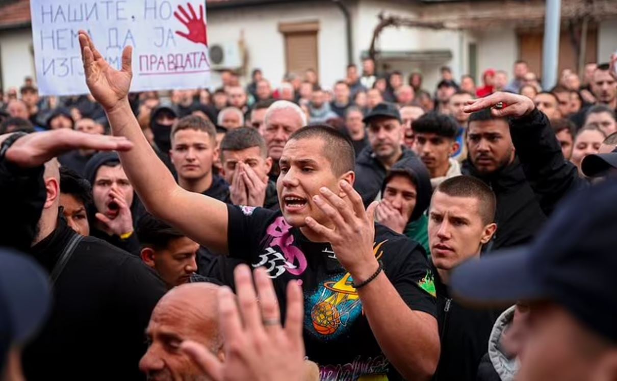 Βόρεια Μακεδονία: Οργή και θλίψη για την πολύνεκρη τραγωδία – Το βίντεο ντοκουμέντο, οι ανατριχιαστικές μαρτυρίες και τα επεισόδια