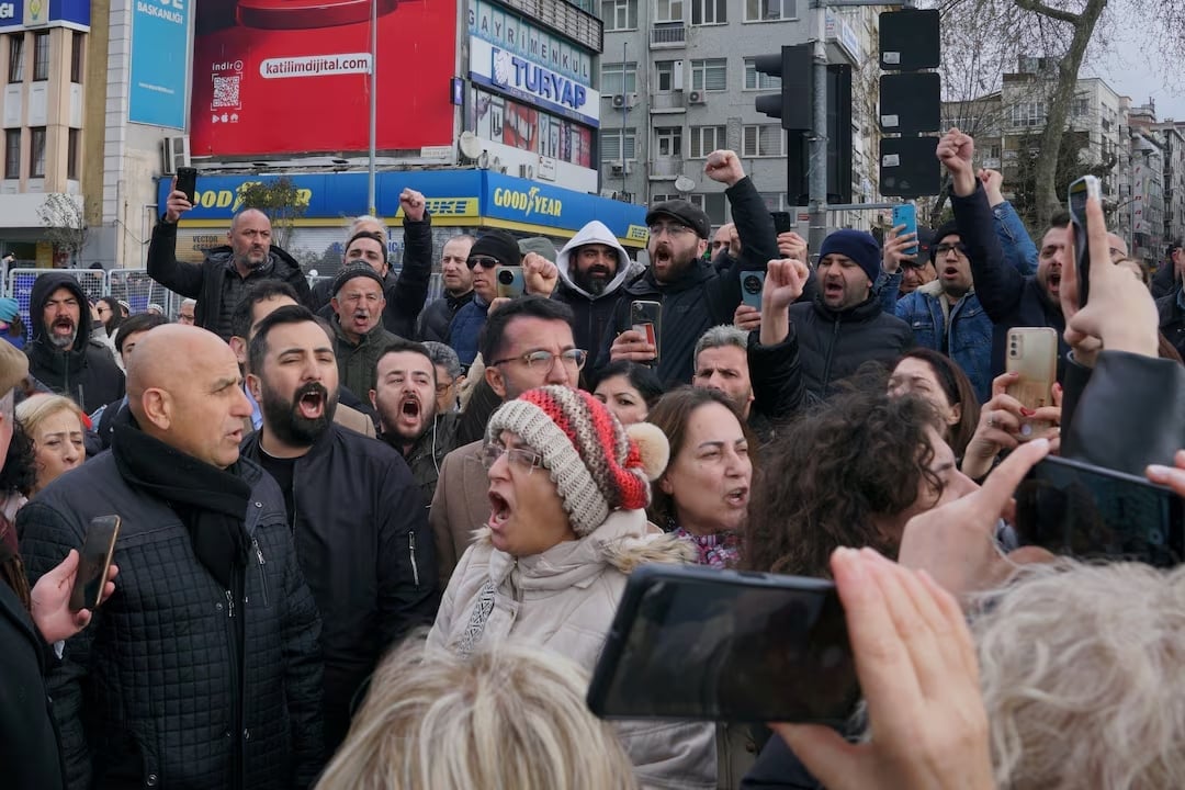 Εκρέμ Ιμάμογλου: Ο πολιτικός που αποκάλυψε τον φόβο του Ερντογάν για το μέλλον του – Το χρονικό της σύλληψης του δημάρχου Κωνσταντινούπολης